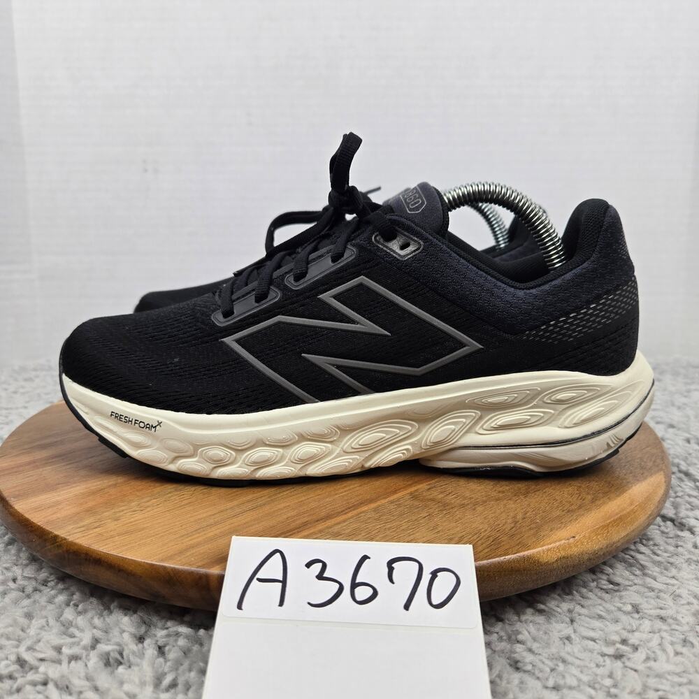 New Balance Womens 9B Fresh Foam 860v14 Black White Daily Gym Road Running Shoe